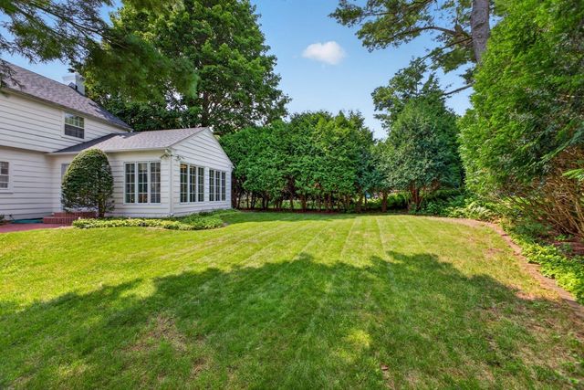 913 10th Street SW, Rochester, MN 55902