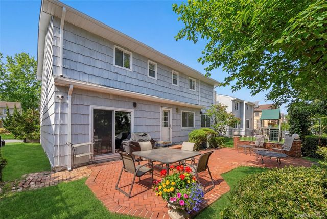 8 Cathy Lane, Great Neck, NY 11024