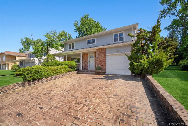 8 Cathy Lane, Great Neck, NY 11024