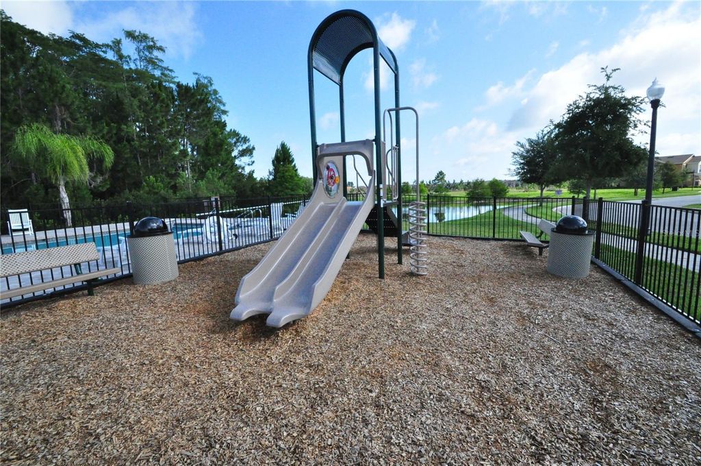 Image 15 of property listing at 9460 STRONGBARK LANE, Orlando, FL 32832