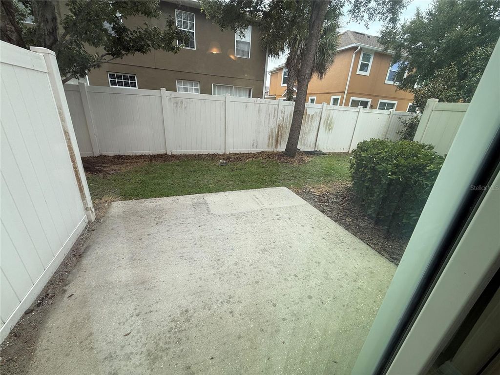 Image 6 of property listing at 9460 STRONGBARK LANE, Orlando, FL 32832