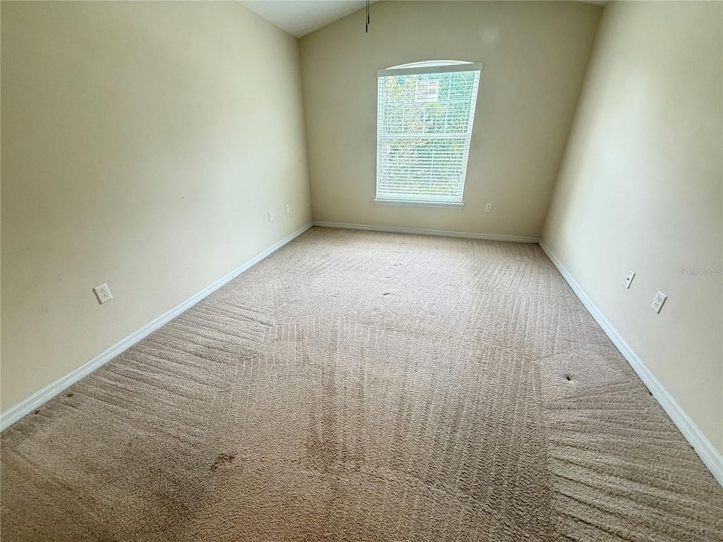 Image 7 of property listing at 9460 STRONGBARK LANE, Orlando, FL 32832