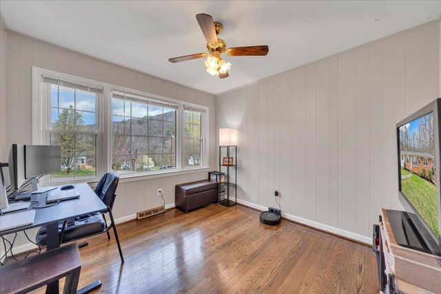 3988 Welcome Valley RD, Roanoke, VA 24014