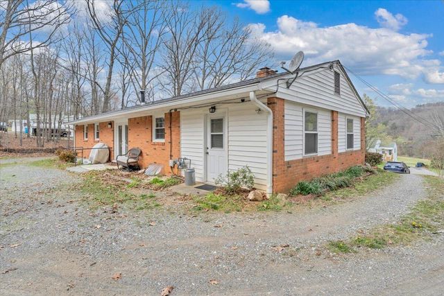 3988 Welcome Valley RD, Roanoke, VA 24014