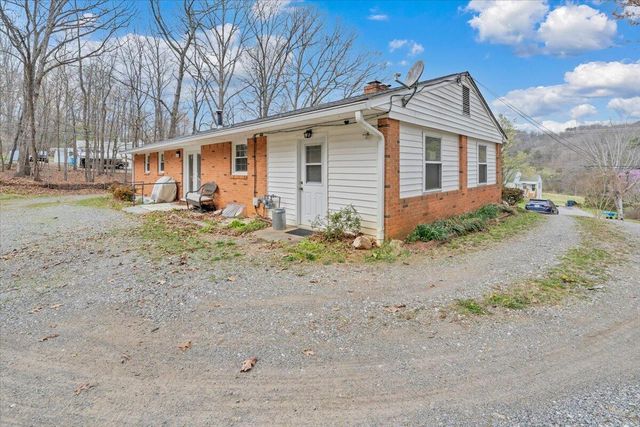 3988 Welcome Valley RD, Roanoke, VA 24014