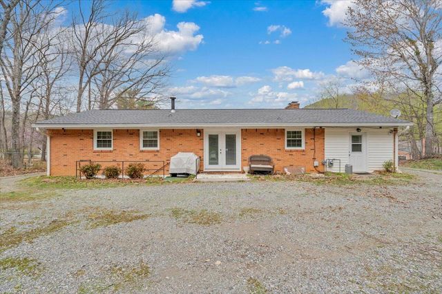 3988 Welcome Valley RD, Roanoke, VA 24014