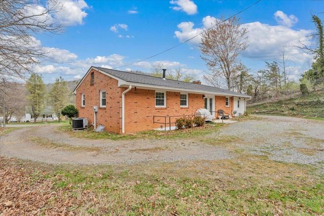 3988 Welcome Valley RD, Roanoke, VA 24014
