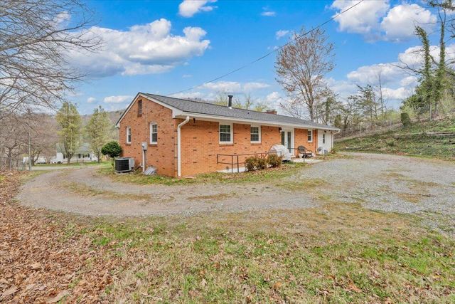 3988 Welcome Valley RD, Roanoke, VA 24014