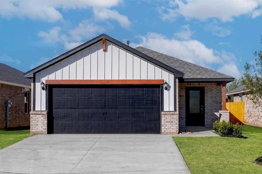 12736 Carrara Lane, Yukon, OK 73099