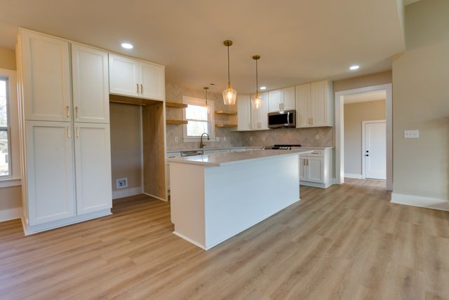 2194 Hampshire Pike, Columbia, TN 38401