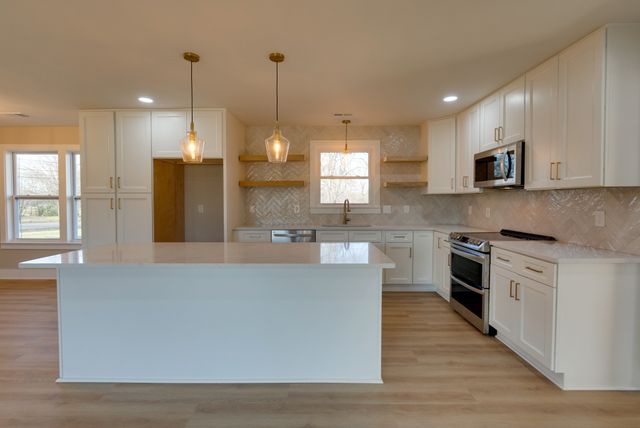 2194 Hampshire Pike, Columbia, TN 38401