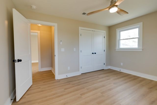 2194 Hampshire Pike, Columbia, TN 38401