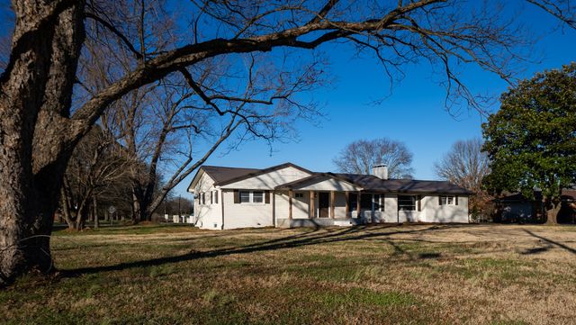 2194 Hampshire Pike, Columbia, TN 38401