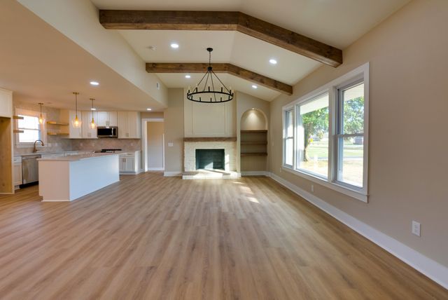 2194 Hampshire Pike, Columbia, TN 38401