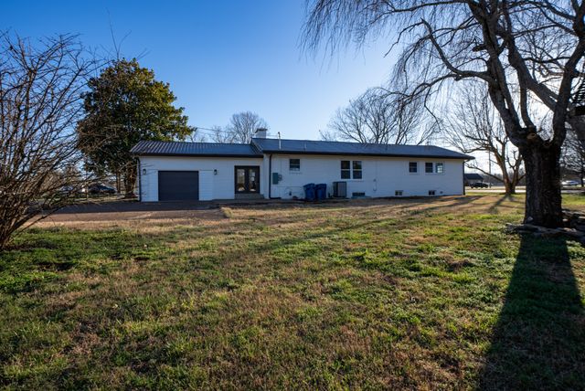 2194 Hampshire Pike, Columbia, TN 38401