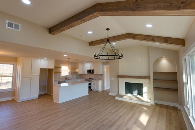 2194 Hampshire Pike, Columbia, TN 38401