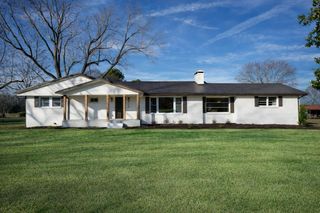 2194 Hampshire Pike, Columbia, TN 38401