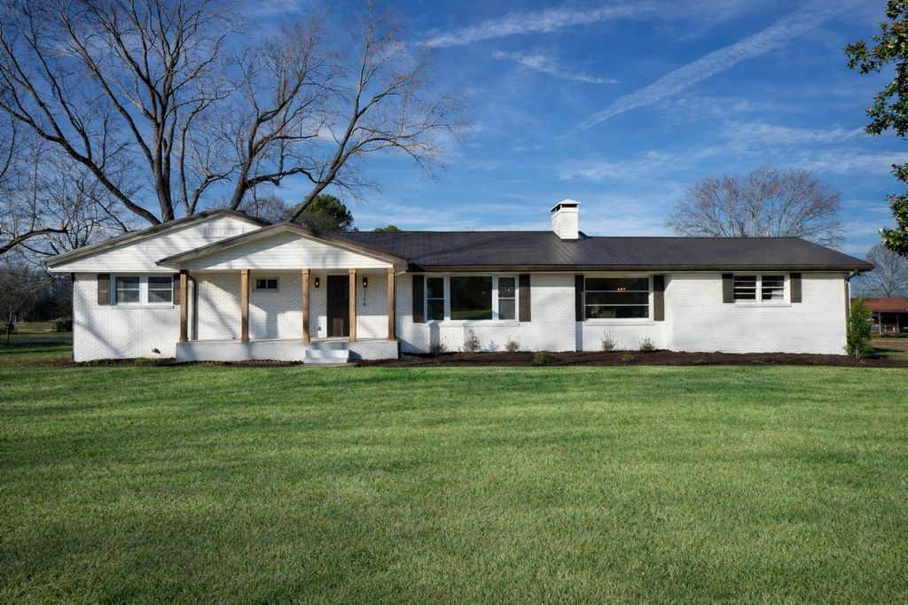 2194 Hampshire Pike, Columbia, TN 38401