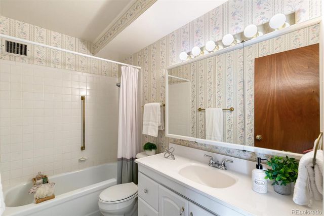 705 S Alton Way 11A, Denver, CO 80247