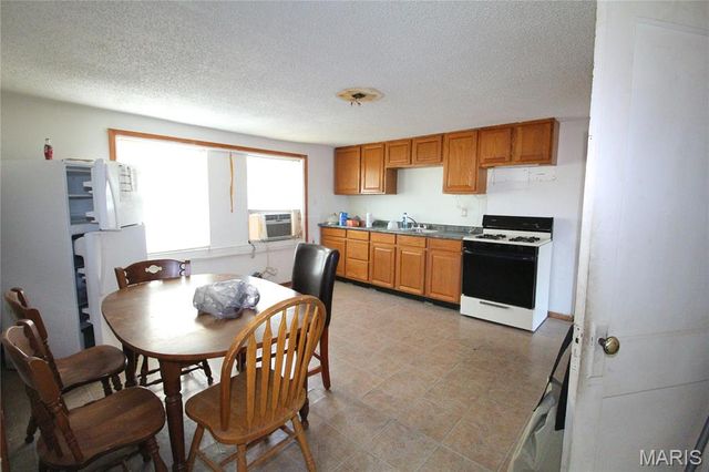 2230 E 24th Street, Granite City, IL 62040