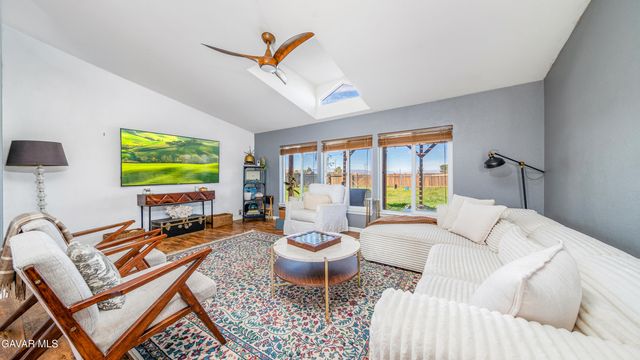 7843 W Avenue F, Lancaster, CA 93536