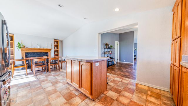 7843 W Avenue F, Lancaster, CA 93536