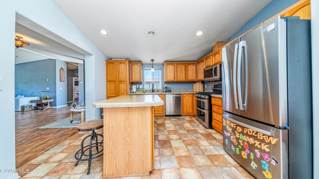 7843 W Avenue F, Lancaster, CA 93536