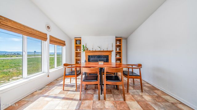 7843 W Avenue F, Lancaster, CA 93536