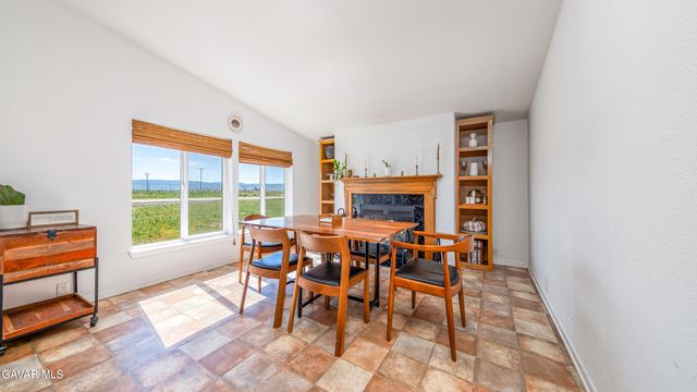 7843 W Avenue F, Lancaster, CA 93536