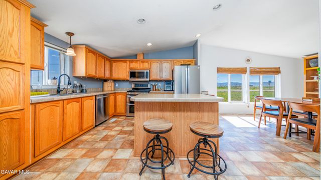 7843 W Avenue F, Lancaster, CA 93536