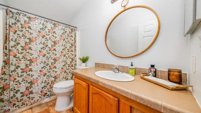 7843 W Avenue F, Lancaster, CA 93536