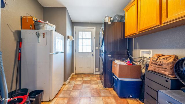 7843 W Avenue F, Lancaster, CA 93536