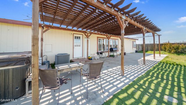 7843 W Avenue F, Lancaster, CA 93536