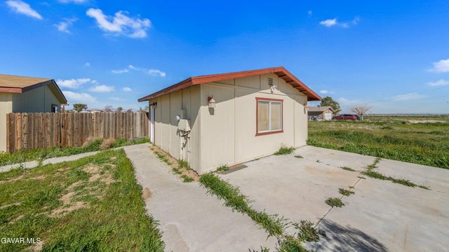 7843 W Avenue F, Lancaster, CA 93536