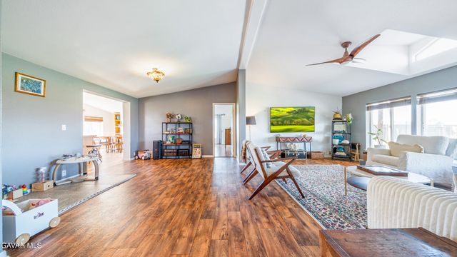 7843 W Avenue F, Lancaster, CA 93536