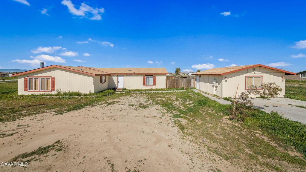7843 W Avenue F, Lancaster, CA 93536