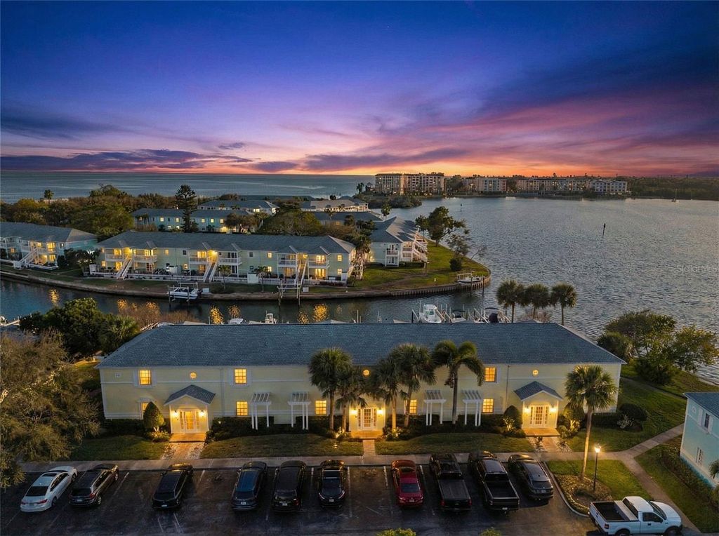 5011 STARFISH DRIVE SE D, St Petersburg, FL 33705