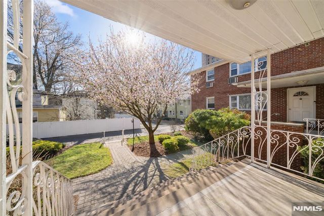 201 Oakdene Place C2, Cliffside Park, NJ 07010