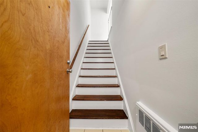 201 Oakdene Place C2, Cliffside Park, NJ 07010