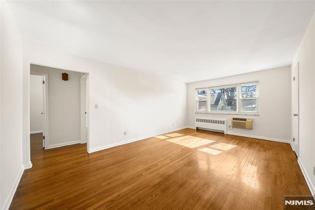 201 Oakdene Place C2, Cliffside Park, NJ 07010