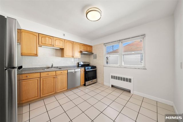 201 Oakdene Place C2, Cliffside Park, NJ 07010