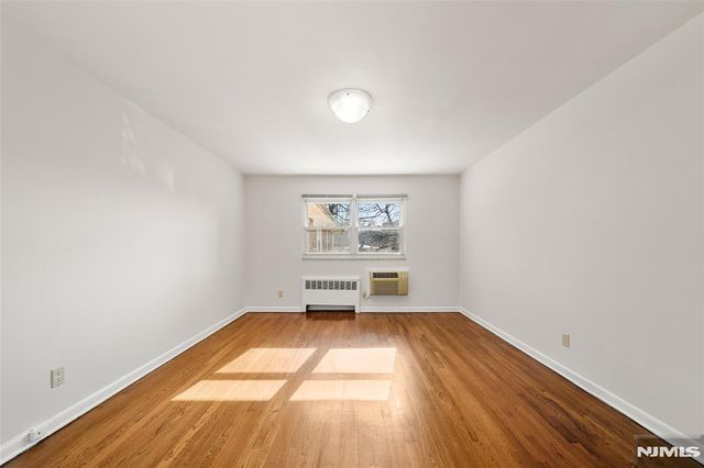 201 Oakdene Place C2, Cliffside Park, NJ 07010