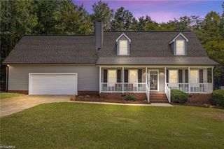 814 N Greenbriar Street, Liberty, NC 27298