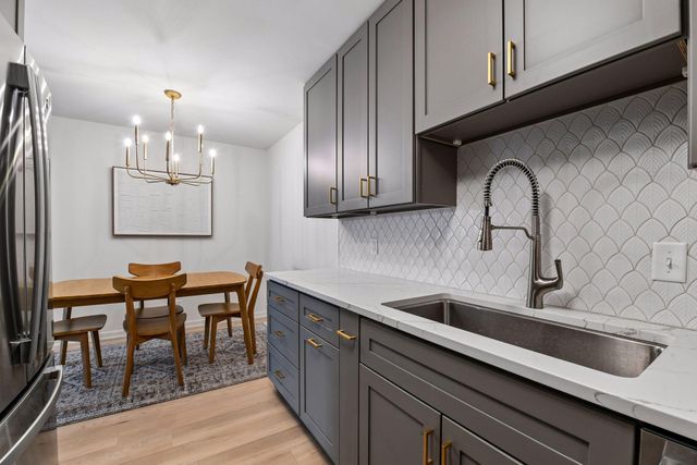 215 Barry Avenue S 202, Wayzata, MN 55391