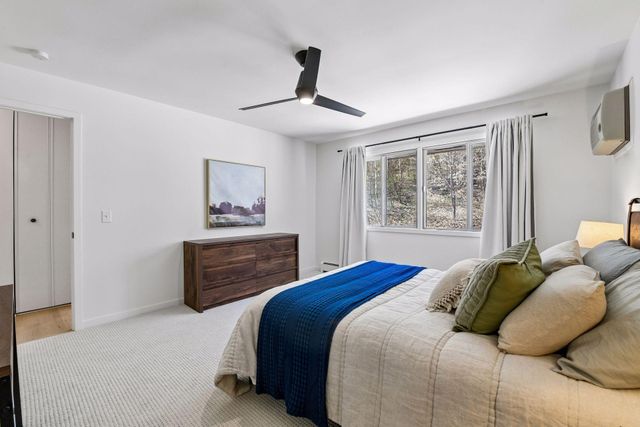 215 Barry Avenue S 202, Wayzata, MN 55391