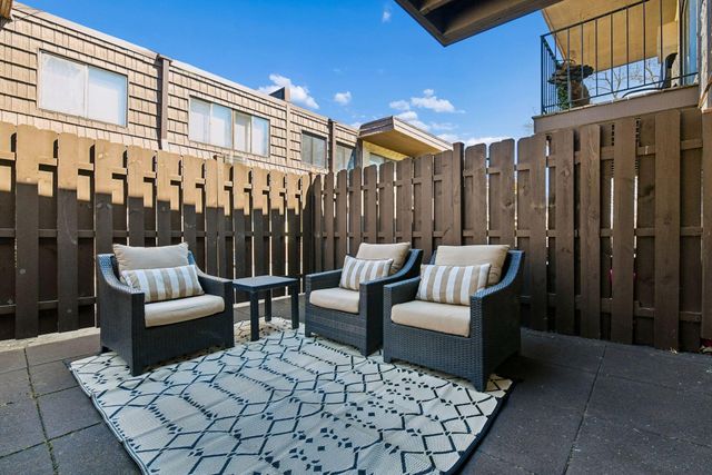 215 Barry Avenue S 202, Wayzata, MN 55391