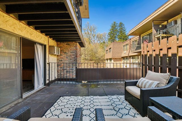 215 Barry Avenue S 202, Wayzata, MN 55391