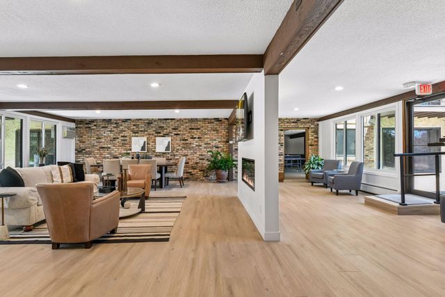 215 Barry Avenue S 202, Wayzata, MN 55391