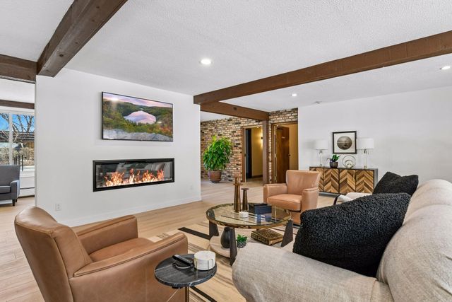 215 Barry Avenue S 202, Wayzata, MN 55391