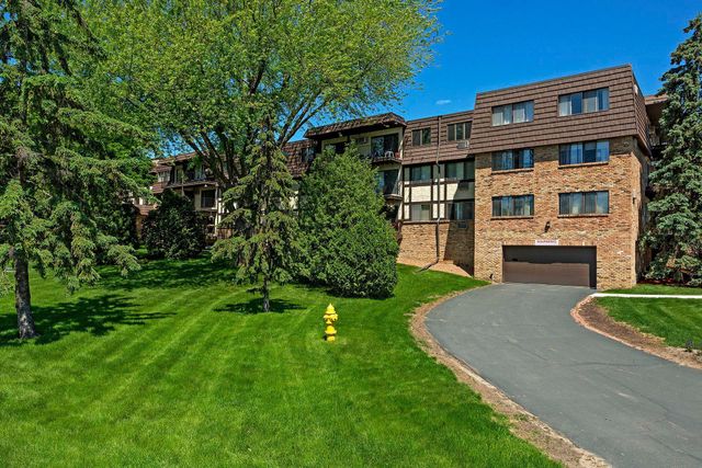 215 Barry Avenue S 202, Wayzata, MN 55391